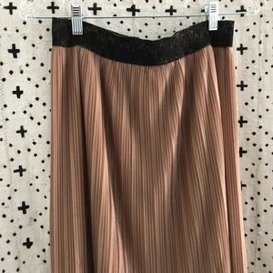 Pleated shimmery midi skirt